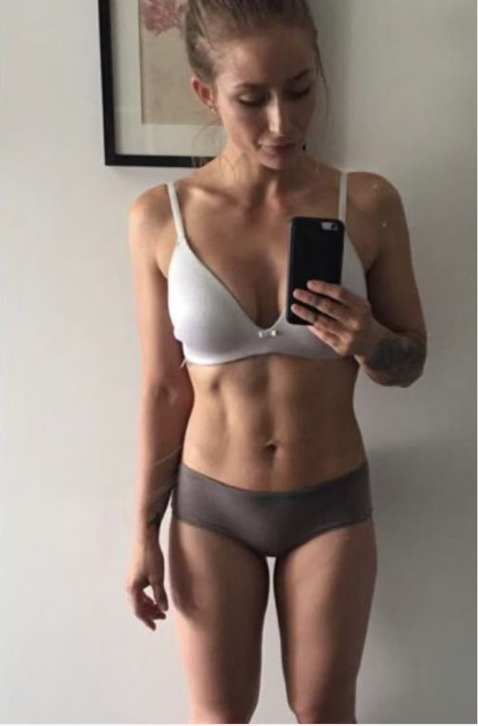 Client Emma after 12 weeks of RAKHAWY coaching — 58kg with toned physique
